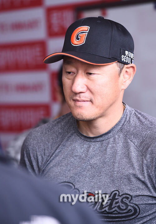 조원우 롯데 자이언츠 퓨처스팀 수석코치가 28일 1군 수비코치로 보직 변경됐다./마이데일리 DB