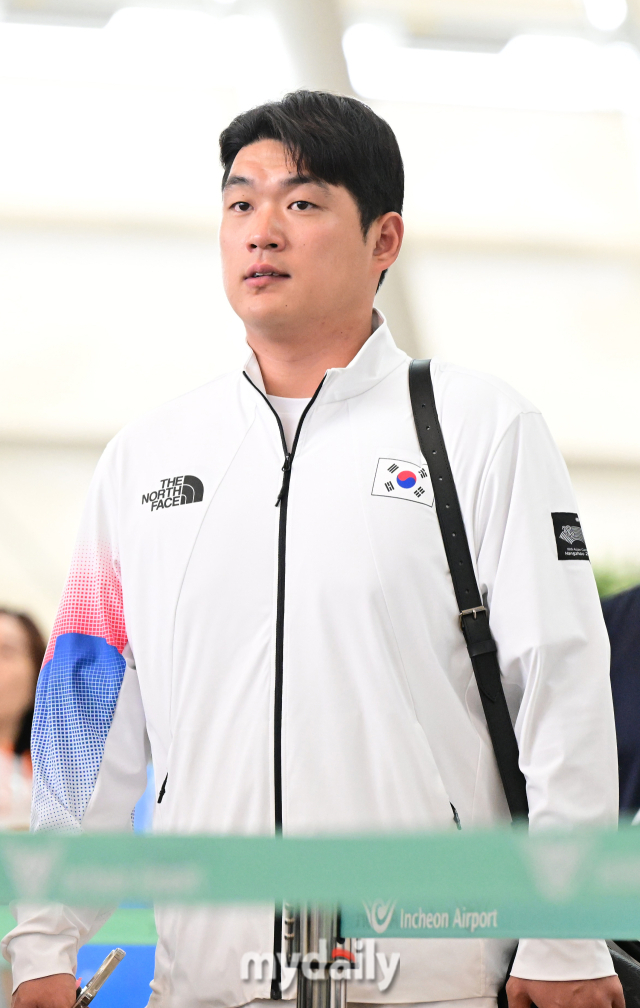 2023년 9월 28일 인청공항에서 중국 항저우로 출국하는 야구대표팀. 나균안./마이데일리