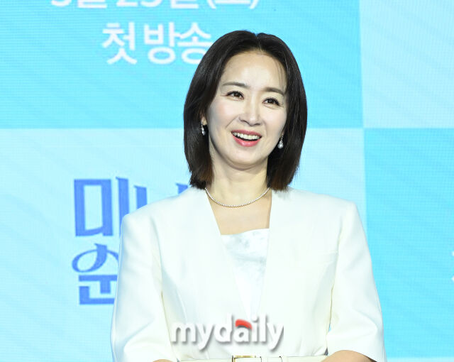 배우 윤유선/마이데일리 DB