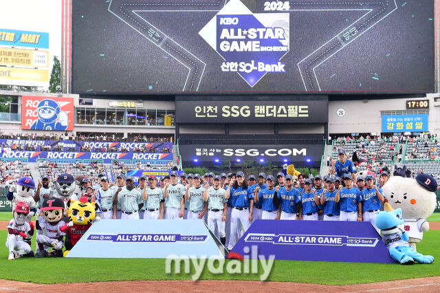 2024년 7월 6일 인천SSG랜더스필드에서 진행된 '2024 신한 SOL Bank KBO리그 올스타전'. 경기 전 올스타전에 출전하는 선수들이 기념 촬영을 하고 있다./마이데일리