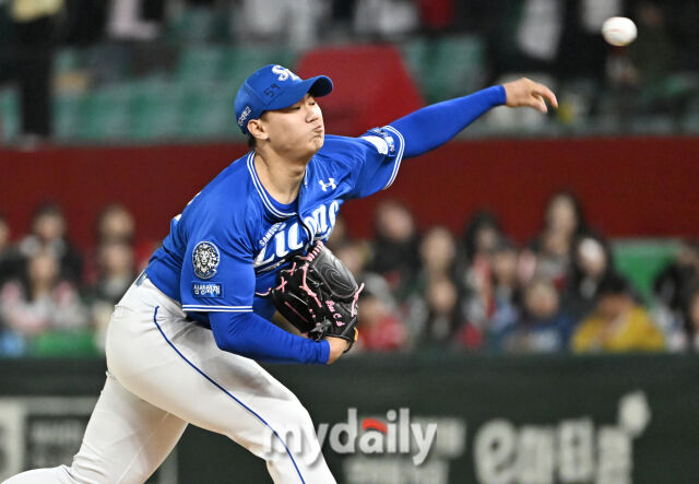 29일 오후 인천광역시 문학동 SSG랜더스필드에서 진행된 '2025 프로야구 KBO리그' SSG랜더스와 삼성라이온즈의 경기. 삼성 배찬승이 역투하고 있다./마이데일리