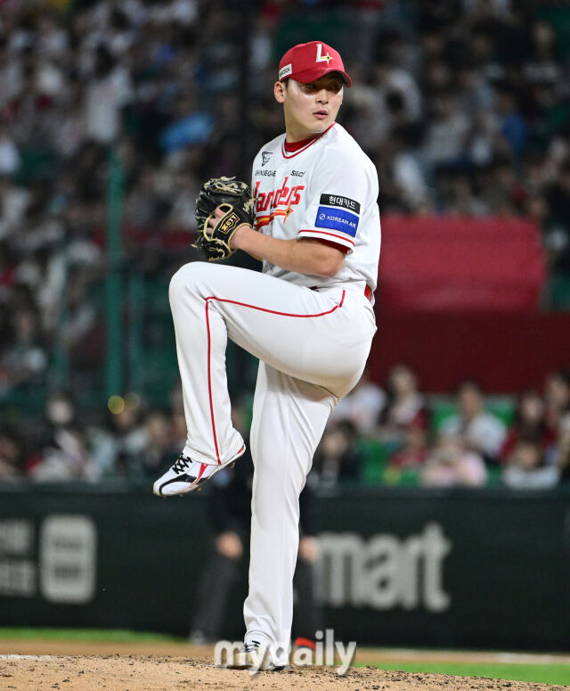 2025년 5월 13일 오후 인천 SSG랜더스필드에 진행된 '2025 신한 SOL뱅크 KBO 리그' NC 다이노스와 SSG 랜더스의 경기. SSG 조병현이 9회초 구원등판해 역투하고 있다./마이데일리