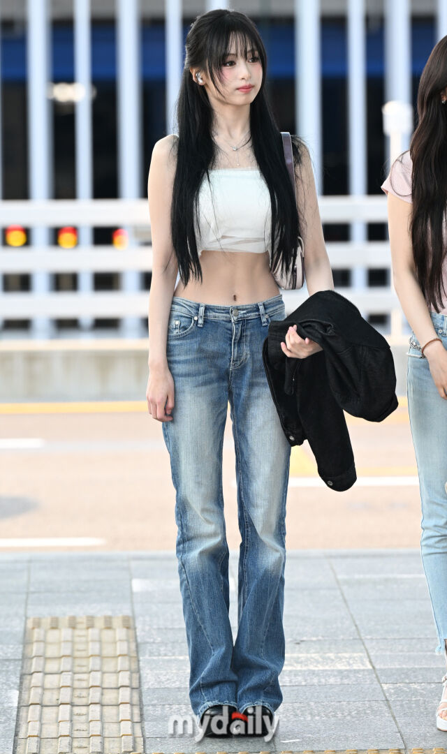 [MD포토] 베이비몬스터 아현 `CG급 슬림 허리` - 마이데일리