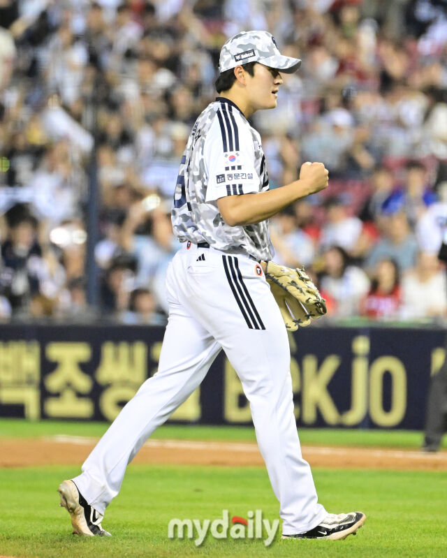 2025년 6월 5일 오후 서울 잠실구장에서 진행된 '2025 신한 SOL뱅크 KBO 리그' KIA 타이거즈와 두산 베어스의 경기. 두산 김택연이 10회초 무실점으로 막은 뒤 기뻐하고 있다./마이데일리