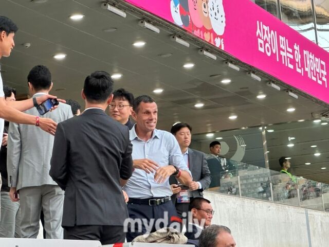 10일 대한민국과 쿠웨이트의 경기를 보기 위해 서울월드컵경기장을 찾은 전북 현대 거스 포옛 감독/최병진 기자