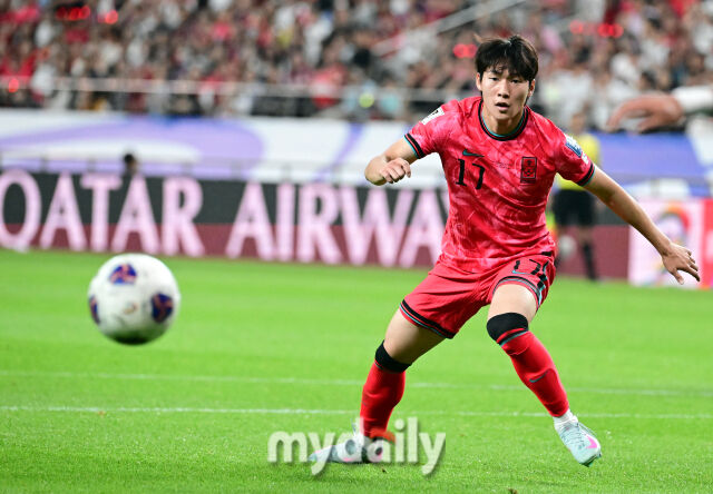 10일 오후 서울 상암동 서울월드컵경기장에서 2026 국제축구연맹(FIFA) 북중미 월드컵 아시아지역 3차 에선 대한민국과 쿠웨이트의 경기가 열렸다. 배준호가 집중하고 있다./사진 = 유진형 기자