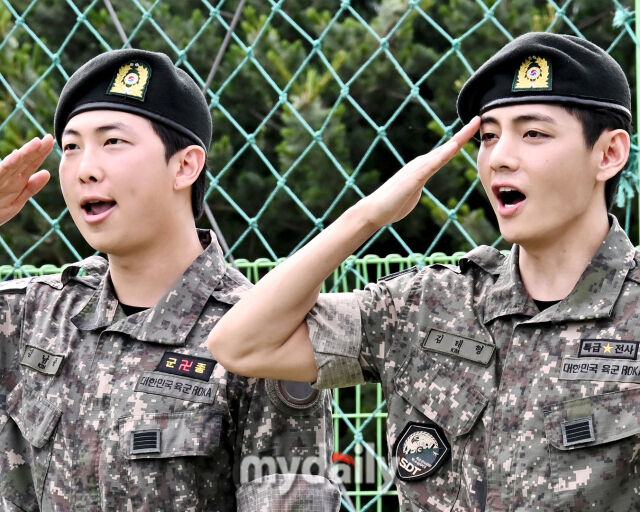 방탄소년단의 RM과 뷔가 전역을 해 화제다. / 마이데일리 DB