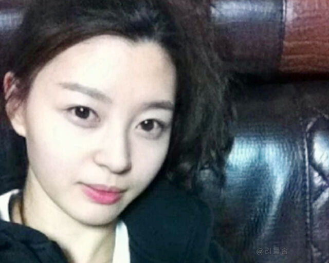 권나라는 이나영을 닮은 외모를 자랑해 인기를 끌었다. / 온라인 커뮤니티
