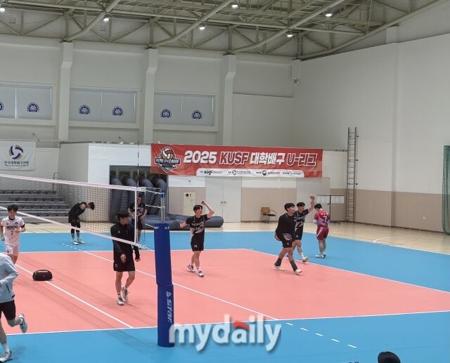 웜업 중인 마유민(사진 좌측 네 번째)./목포=김희수 기자