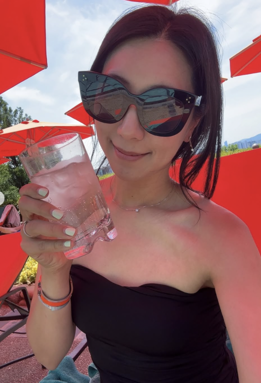 “李必模♥”徐秀妍，两个儿子和谐相处？黑色泳衣+高级墨镜“完美组合” [MD★Star]
