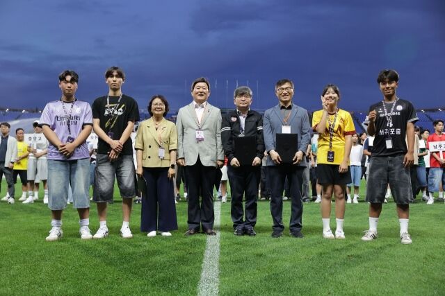 넥슨이 14일 제주월드컵경기장에서 <FC 온라인> 기반 고교 축구대회 ‘2025 넥슨 챔피언스 컵 in 제주’ 발대식을 열었다. /넥슨