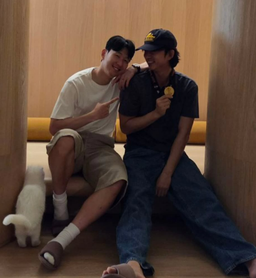 손흥민과 공유 / 공유 소셜미디어