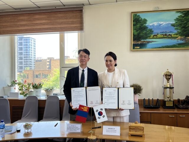 한국보건산업진흥원과 몽골 보건개발센터 MOU 체결 모습. /한국보건산업진흥원