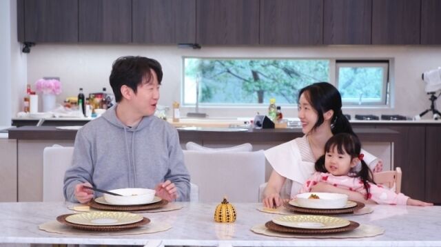 이정현 부부가 '편스토랑'에서 티격태격 케미를 선보인다. / KBS 2TV