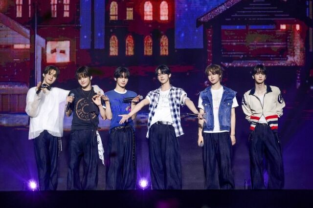 그룹 투어스 첫 번째 단독콘서트/플레디스 엔터테인먼트