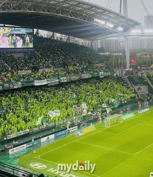21일 전주월드컵경기장에서 펼쳐진 전북 현대와 FC서울의 경기에 22,862명이 입장했다/최병진 기자