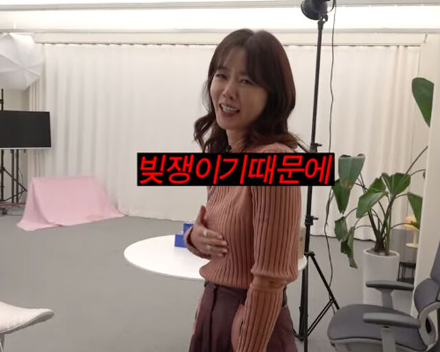 안선영이 자신이 운영하는 홈쇼핑 내부를 공개했다. / 유튜브 '이게 바로 안성영' 캡처