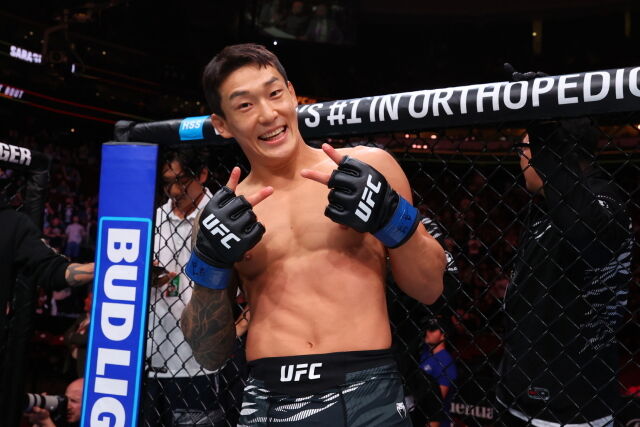 사라기를 KO로 물리치고 기뻐하는 유주상. /UFC 제공