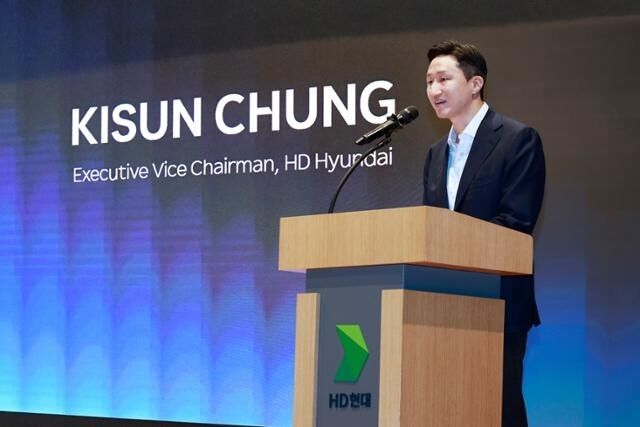 정기선 HD현대 수석부회장이 24일 경기 성남시 HD현대 글로벌R&D센터에서 열린 '한·미 조선협력 전문가 포럼'에서 개회사를 하고 있다. /HD현대