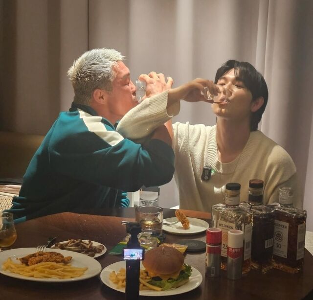추성훈이 임시완과 함께 러브샷 포즈를 취했다. / 추성훈 인스타그램 캡처