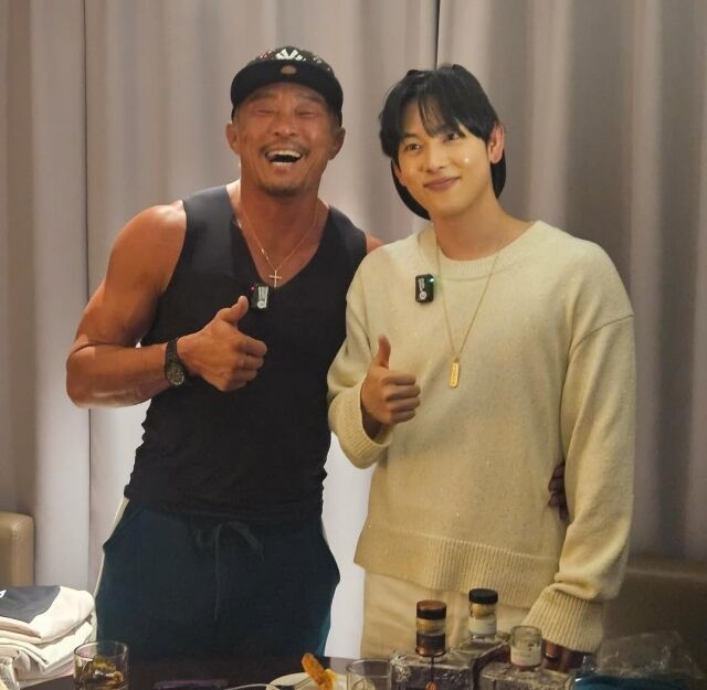 추성훈이 임시완과 함께 다정한 포즈를 취했다. / 추성훈 인스타그램 캡처