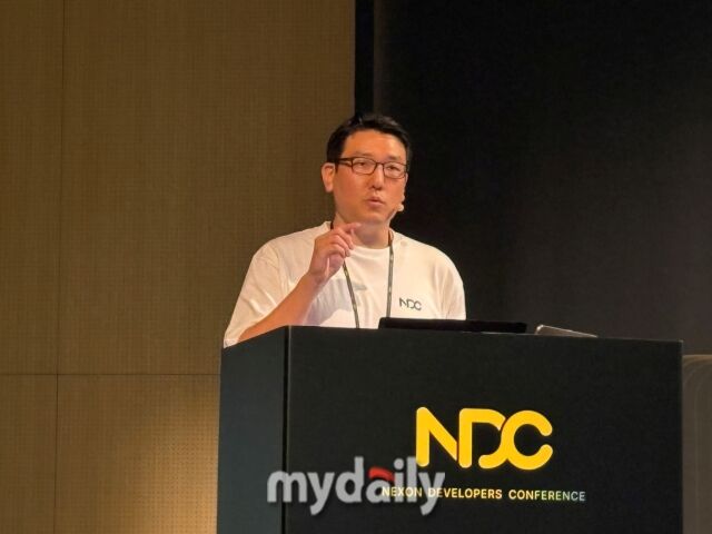 박영일 넥슨코리아 개발자가 25일 넥슨 판교 사옥에서 열린 ‘넥슨 개발자 콘퍼런스(NDC) 25’에서 발표하고 있다. /박성규 기자
