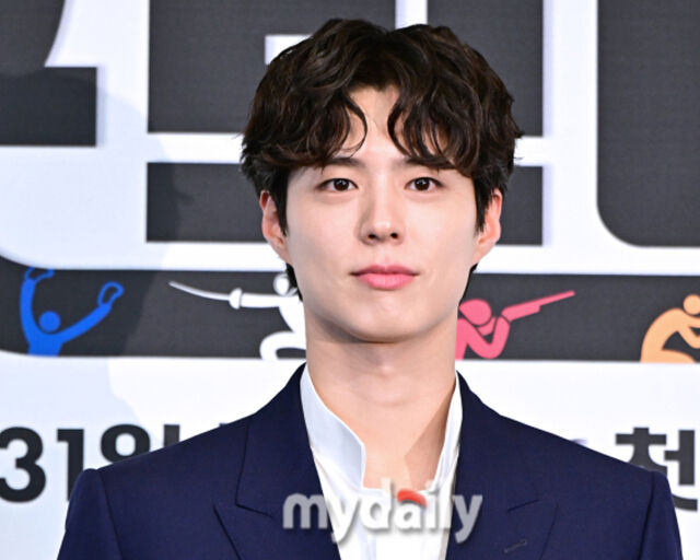 박보검이 회식 때 먹부림을 부려 눈길을 끌고 있다. / 마이데일리 DB