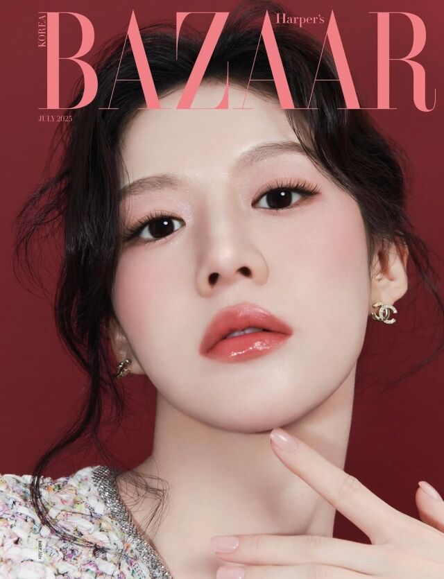 배우 고윤정이 화보에서 CG급 비주얼을 뽐냈다. / 고윤정 인스타그램 캡처