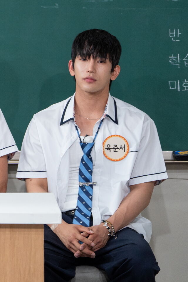 UDT 출신 방송인 육준서가 '아는 형님'을 찾았다. / JTBC