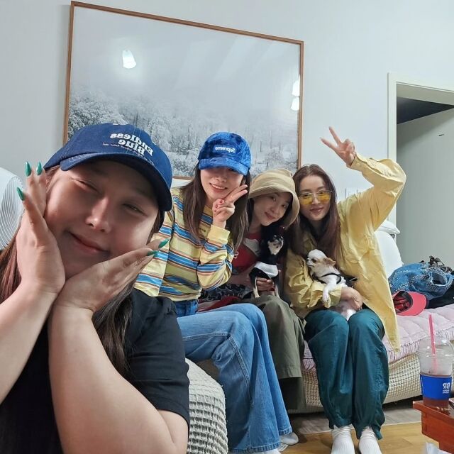 왼쪽부터 방송인 풍자, 가수 제아, 산다라박 그리고 황보 / 풍자 인스타그램