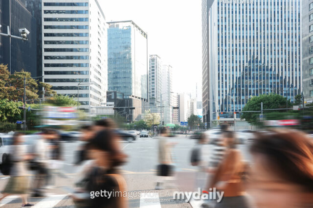 주 4.5일제 도입 논의가 급물살을 타고 있다.
