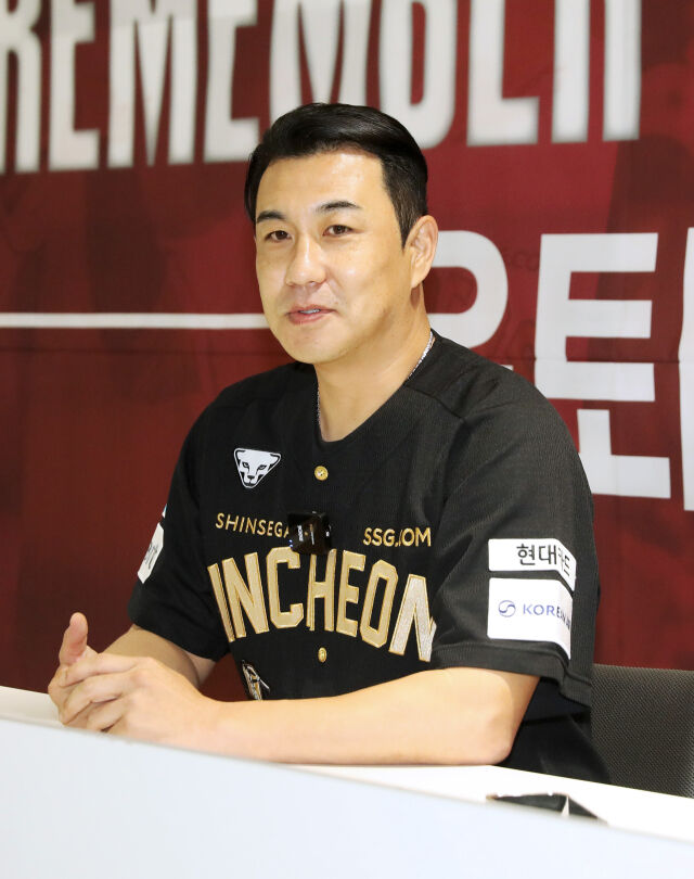 은퇴식 공식 기자회견에 참석한 김강민./SSG 랜더스