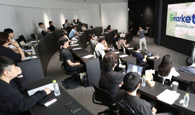G마켓은 지난달 30일 서울 중구 신세계 남산 연수원에서 중소판매자 40여명을 초청해 첫 상생교육을 진행했다. /G마켓