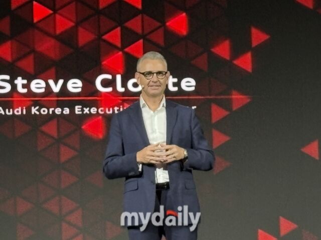 1일 서울 워커힐호텔에서 열린 아우디 A5·Q5 미디어 런칭 행사에서 스티브 클로티 아우디 코리아 사장이 발표하고 있다. /박성규 기자