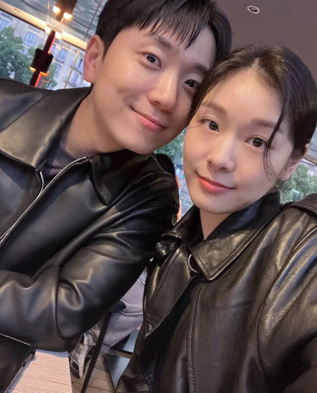 그룹 포레스텔라 멤버 고우림(왼쪽)과 전 피겨스케이팅 국가대표 김연아의 럽스타그램 / 김연아 인스타그램