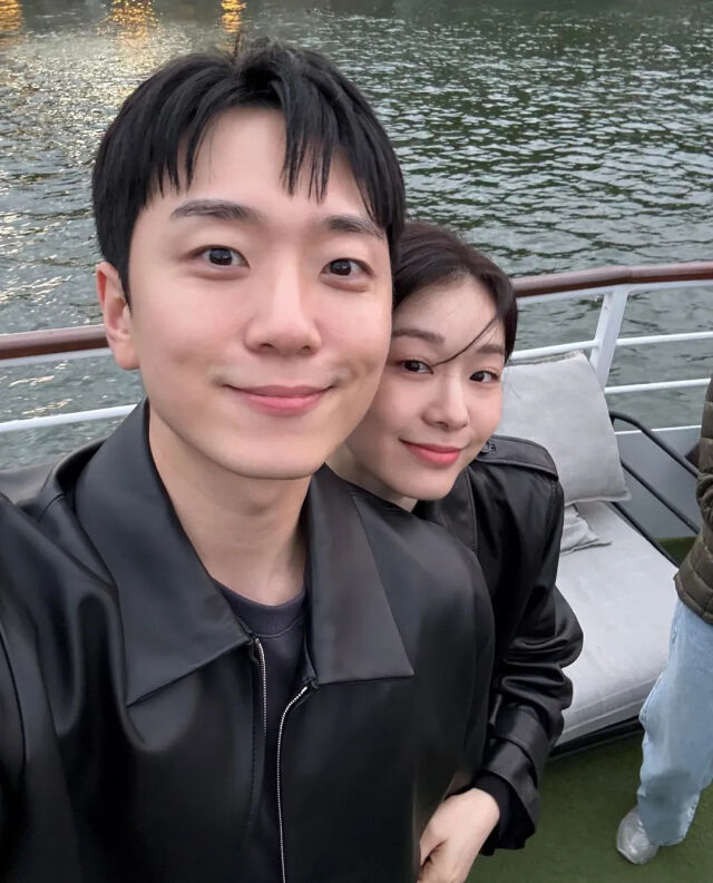 그룹 포레스텔라 멤버 고우림(왼쪽)과 전 피겨스케이팅 국가대표 김연아의 럽스타그램 / 김연아 인스타그램