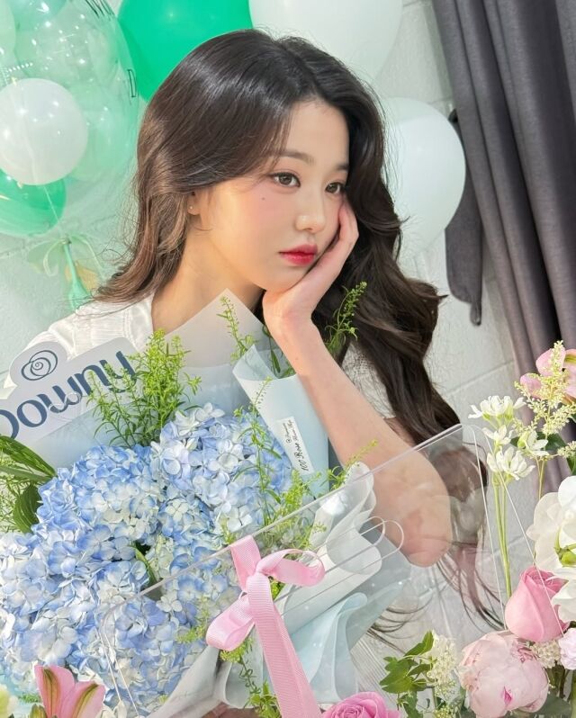 징원영이 꽃보다 아름다운 미모를 뽐냈다. / 장원영 인스타그램 캡처