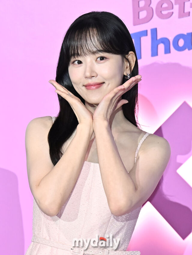 배우 강한나가 3일 오전 서울 용산CGV에서 진행된 넷플릭스 '모태솔로지만 연애는 하고 싶어' 제작발표회에서 포토타임을 갖고 있다. / 송일섭 기자(andlyu@mydaily.co.kr)