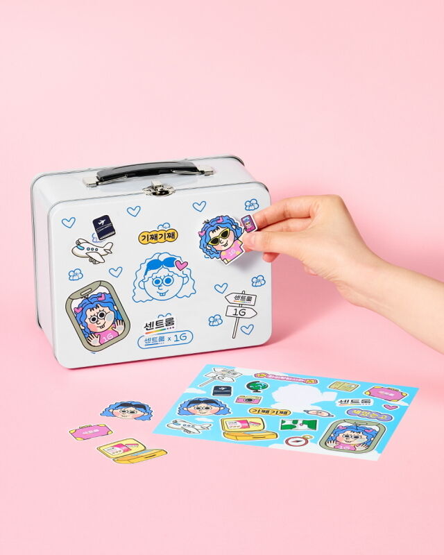 한정 기획 틴케이스와 스티커 세트. /센트룸