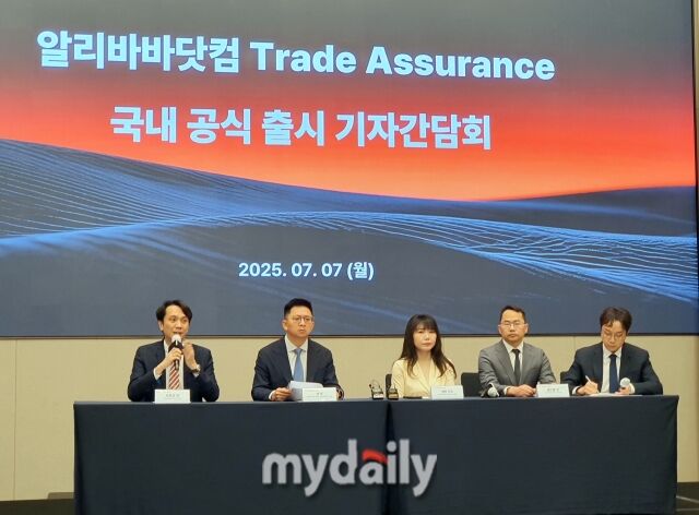 왼쪽부터 마르코 양 알리바바닷컴 코리아 지사장, 션 양 글로벌 사업개발 총괄 본부장, 썸머 가오 글로벌 공급망 총괄, 앤드류 천 결제 및 거래 총괄. /방금숙 기자