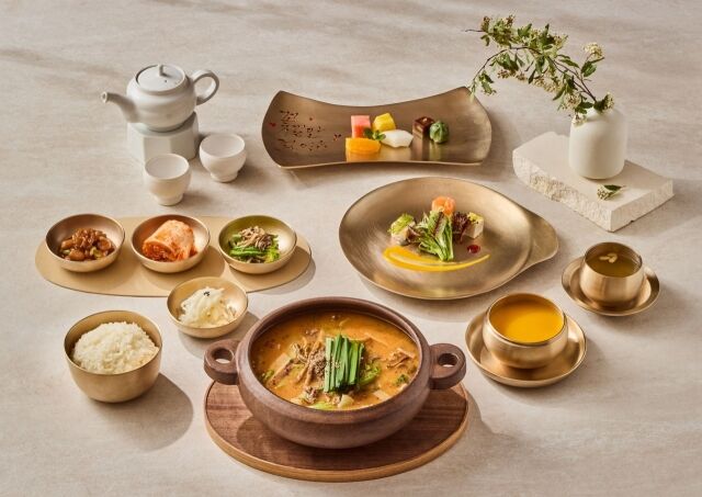 한식당 ‘온달’에서 여름 시즌 한정 선보이는 ‘흑염소탕’. /워커힐호텔앤리조트