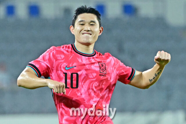 7일 경기도 용인미르스타디움에서 열린 2025 동아시아축구연맹(EAFF) E-1 풋볼 챔피언십(동아시안컵) 한국-중국 경기. 전반 이동경이 선제골을 넣고 기뻐하고 있다./용인=한혁승 기자