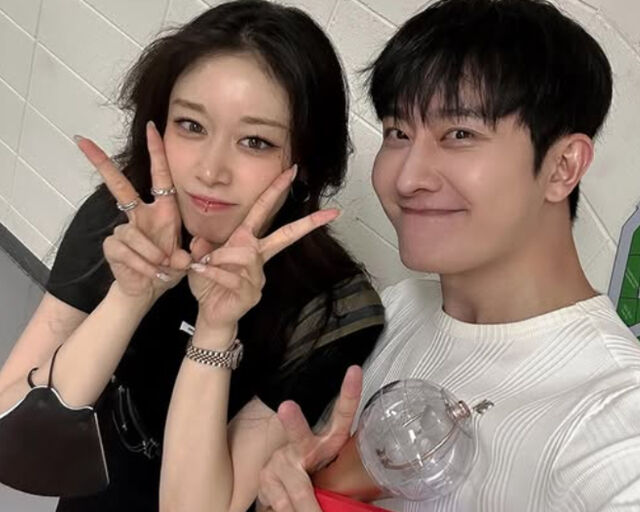 지연이 조미와 만나 인증숏을 찍었다. / 지연 소셜미디어 캡처