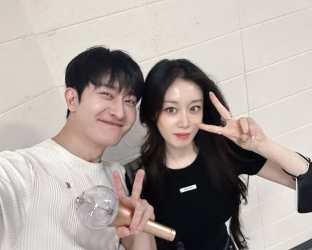 지연과 조미가 오랜만에 만나 사진을 찍었다. / 지연 소셜미디어 캡처