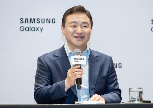 노태문 삼성전자 DX부문장 직무대행(사장)이 9일(현지시간) 미국 뉴욕에서 '삼성 갤럭시 언팩 2025' 행사 직후 국내 기자간담회를 진행하고 있다. /삼성전자