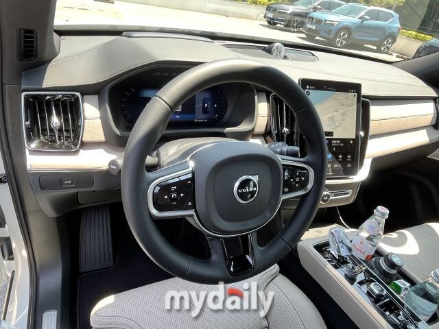 볼보 ‘더 뉴 XC90’ 운전석. /심지원 기자