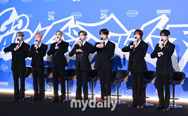 2025년 7월 14일 오전 서울 잠실 롯데시네마 월드타워점에서 NCT DREAM 정규 5집 'Go Back To Future' 제작발표회가 열렸다. NCT DREAM이 인사하고 있다.