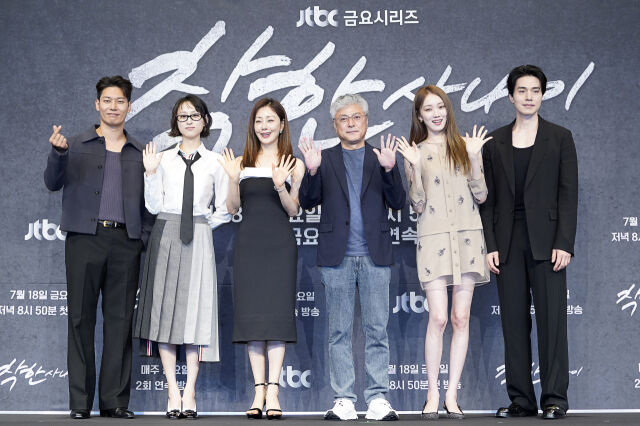 (왼쪽부터)박훈·류혜영·오나라·송해성 감독·이성경·이동욱/JTBC 제공