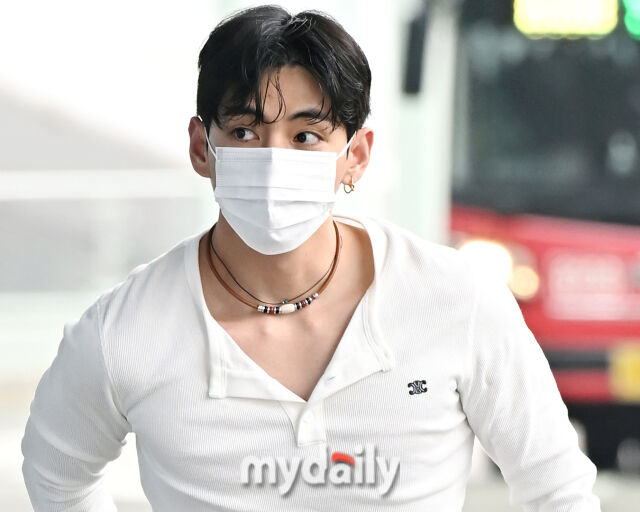 방탄소년단의 뷔가 나영석 PD에 속아 '서진이네'를 촬영한 사실이 알려졌다. / 마이데일리 DB