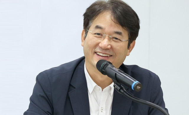 이동환 고양특례시 시장이 오는 21일 고양시 장항야구장에서 열리는 더킴로펌배 제19회 한스타 연예인 야구리그 공놀이야와 크루세이더스 경기에 앞서 시구를 할 예정이다./고양시